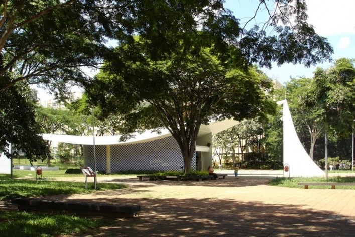 Igreja Nossa Senhora de Fátima (igrejinha), 2010. Arquiteto Oscar Niemeyer<br />Foto Eduardo Rossetti 