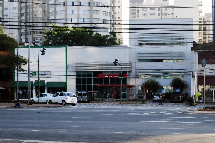 Oficina de desenho urbano MCB, casario baixo do outro lado da avenida, São Paulo, 2011<br />Foto Eduardo Miller e Felippe Bazani 