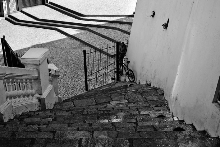 Praça e ladeira da Barroquinha, escadarias da igreja conectando à praça ladeira. Metro arquitetos associados<br />Foto Ilana Bessler 
