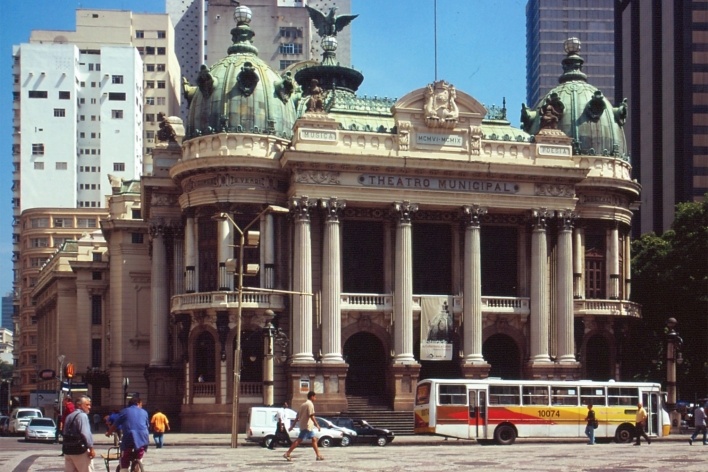 Teatro Municipal na Praça de Cinelândia, Rio de Janeiro. Arq. Francisco de Oliveira Passos, 1904-1909<br />Foto Roberto Segre 