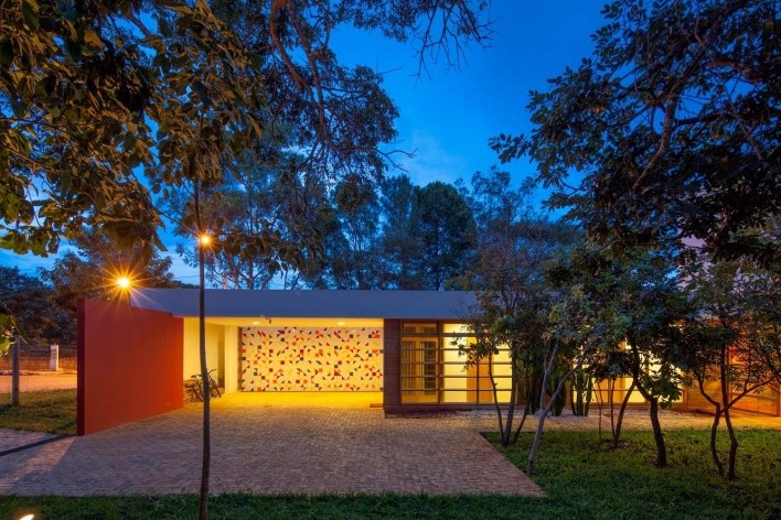 Arquiteto Fabiano Sobreira. Casa da Copaíba, Brasília, 2012<br />Foto Joana França 