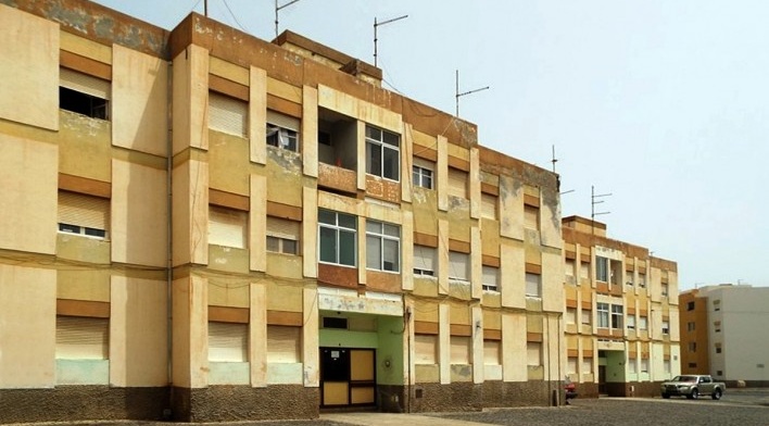 Mindelo, bairro Monte Sossego. Influência soviética na arquitetura residencial multifamiliar<br />Foto Marcela Santana, 2016 
