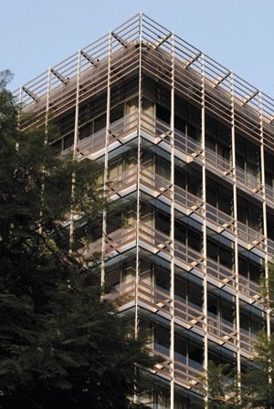 Detalhe da fachada, estrutura dos brises<br />Imagens dos autores do projeto 