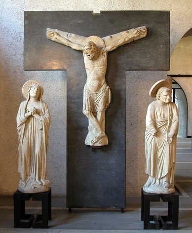 Castelvecchio, imagem da Crucificação do Maestro di Santa Anastásia, composição museográfica de Carlo Scarpa, Verona<br />Foto Ugo Franchini  [Wikimedia Commons]