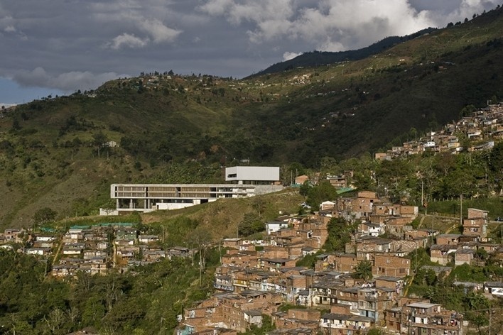 Colegio Santo Domingo Savio. Medellín, Colombia. 2008<br />Foto Sergio Gómez 