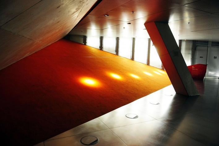 Casa da Música, Sala Laranja, Porto, 2005. Arquitetos Rem Koolhaas e Ellen van Loon / OMA<br />Foto Junancy Wanderley 