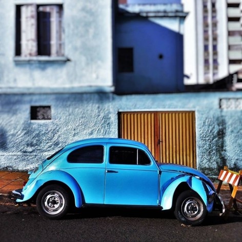 Fusca azul calcinha, série fotográfica “Os fuscas ofuscam”<br />Foto Fernando Mascaro 