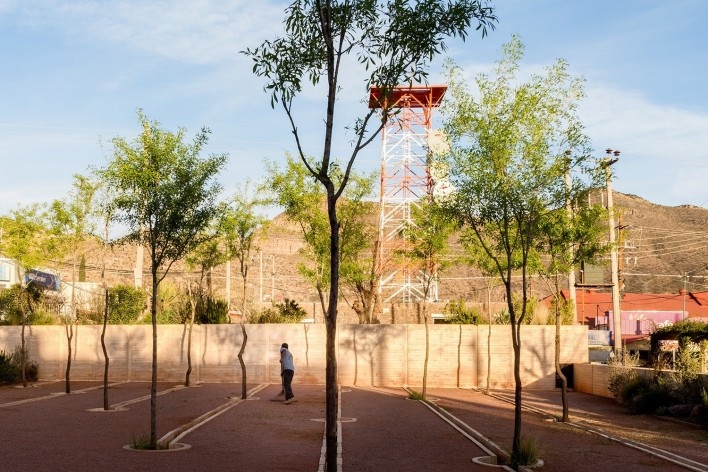 Patio Fresnos, Nacozari de Garcia, Sonora, Mexico, 2014. Architects Jorge Ambrosi and Gabriela Etchegaray (authors) / Ambrosi Etchegaray<br />Foto/photo Rafael Gamo 