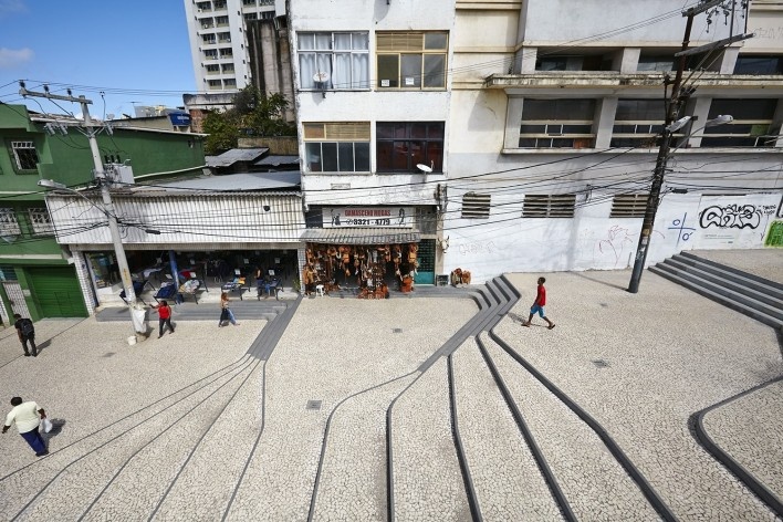 Praça e ladeira da Barroquinha, vista superior. Metro arquitetos associados<br />Foto Ilana Bessler 