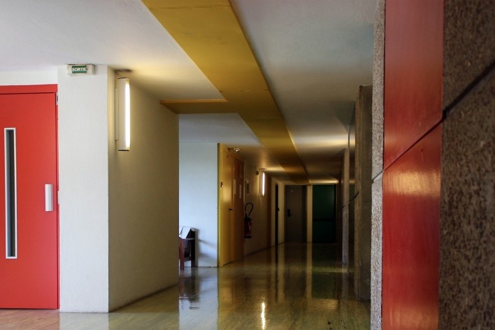 Casa do Brasil, corredor dos quartos, Cidade Universitária de Paris, arquitetos Lúcio Costa e Le Corbusier<br />Foto Maria Claudia Levy 