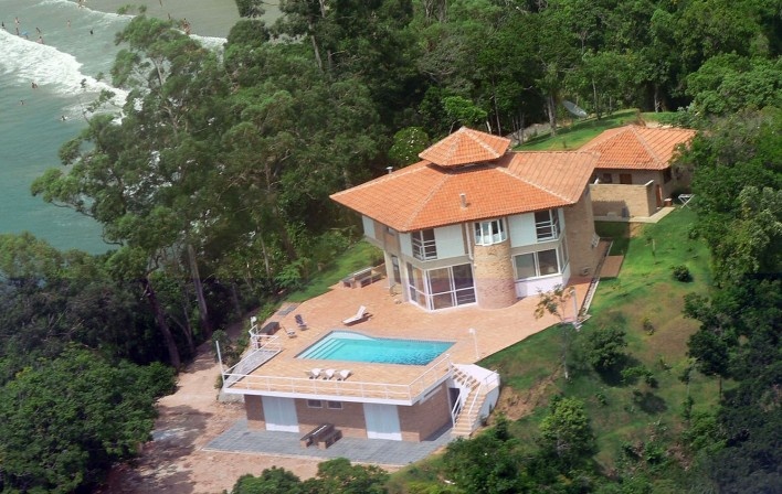 Casa na Ponta do Pulso, Ubatuba SP Brasil, arquiteto Affonso Risi<br />Foto Paulo Risi 