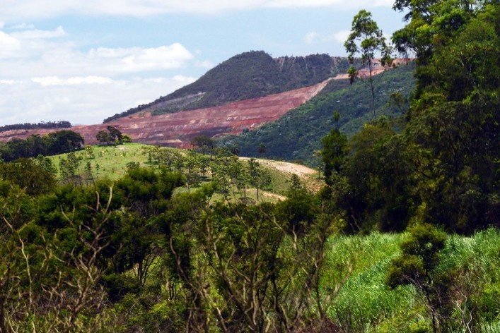 Degradação ambiental provocada pela mineração<br />Foto/Photo Fabio Lima 