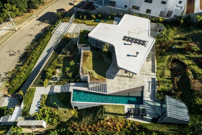 LLF House, São José dos Campos SP Brasil, 2019. Architects João Paulo Daolio and Thiago Natal Duarte (authors) / Obra Arquitetos<br />Foto/photo Pedro Mascaro 