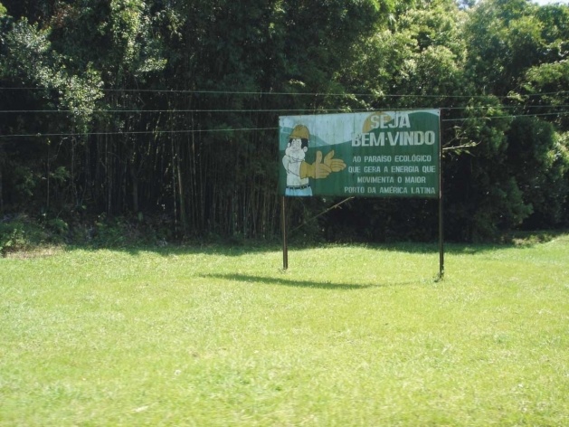 Bertioga, sinalização na entrada da Vila de Itatinga<br />Foto Denise Fernandes Geribello, mar. 2003 