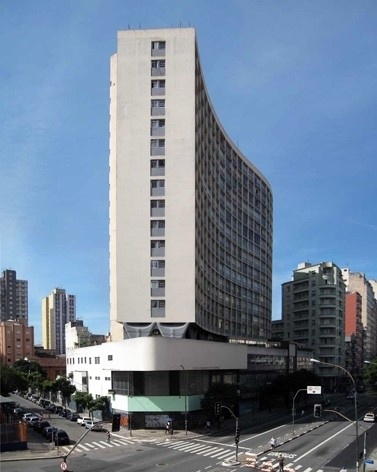 Edifício Racy, do arquiteto Aaron Kogan, visto do Minhocão<br />Foto Victor Hugo Mori 