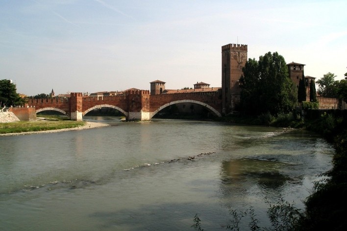 Castelvecchio e Ponte Scaligeri, Verona<br />Foto Manfred Heyde  [Wikimedia Commons]