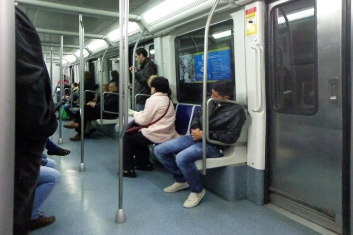 Barcelona, fev. 2013. Foto interior do metrô<br />Foto Francis Krausburg Corrêa 