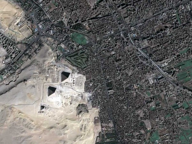 Plateau de Gizé, Egito<br />Google Earth, 2010 
