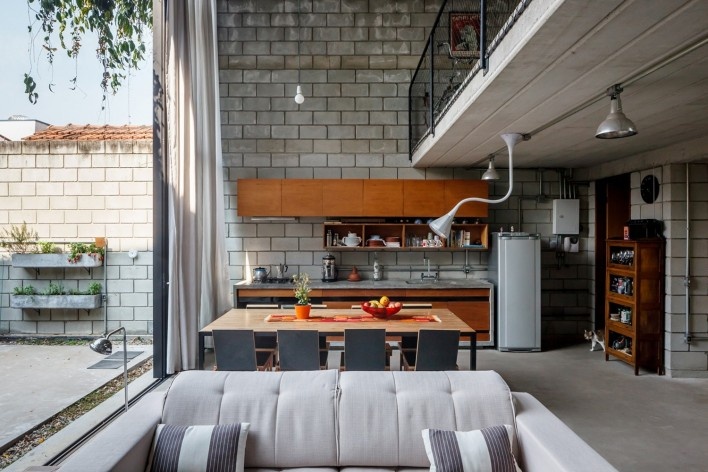 Casa Maracanã, São Paulo, middle floor and terrace. Terra e Tuma arquitetos associados.<br />Foto Pedro Kok 