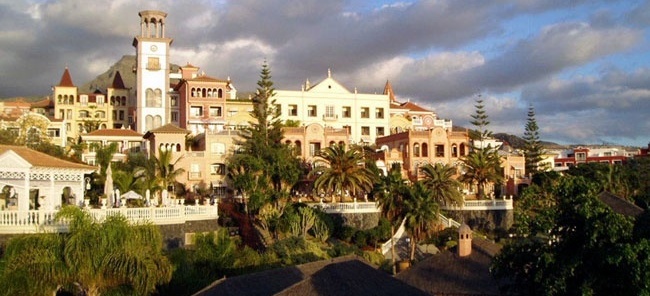 Bahia do Resort Duque. Ilha de Tenerife, 2004 [Load Archive]