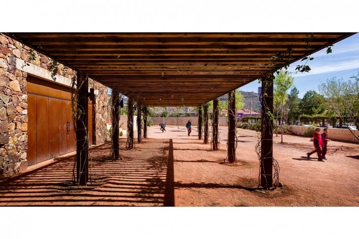 Patio Fresnos, Nacozari de Garcia, Sonora, Mexico, 2014. Architects Jorge Ambrosi and Gabriela Etchegaray (authors) / Ambrosi Etchegaray<br />Foto/photo Rafael Gamo 