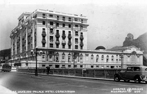 Hotel Copacabana Palace em cartão postal da década de 1940
