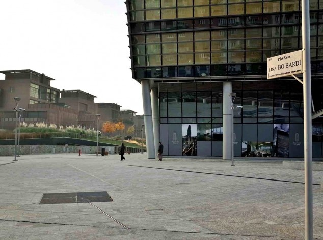 Piazza Lina Bo Bardi, Varesine, Milão. Kohn Pedersen Fox Associates<br />Foto Viviana Pozzoli 