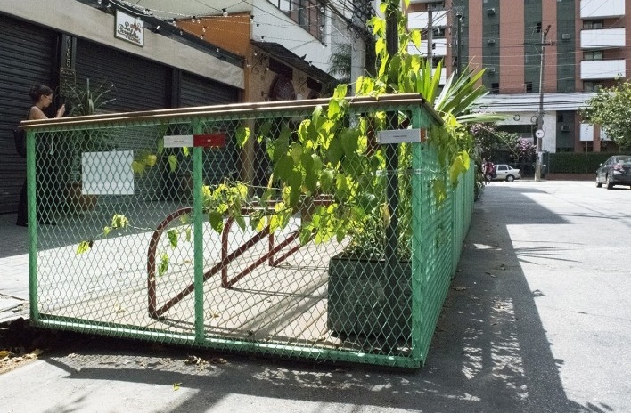 Parklet Pais de Araújo, São Paulo, 2015, arquiteto Homã Alvico<br />Foto divulgação 