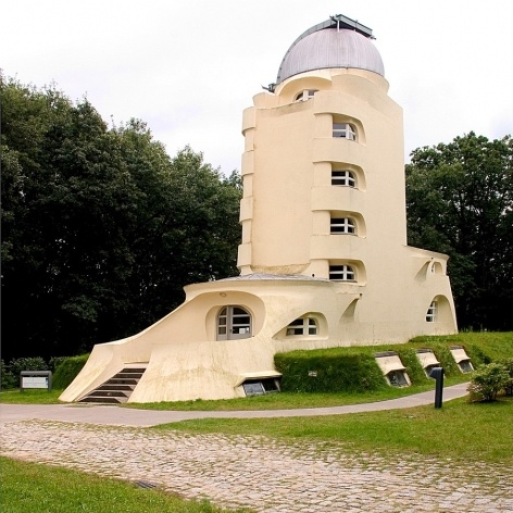 Torre de Einstein, observatório em Potsdam. Arquiteto Erich Mendelsohn, 1921<br />Foto H. Barrientos 