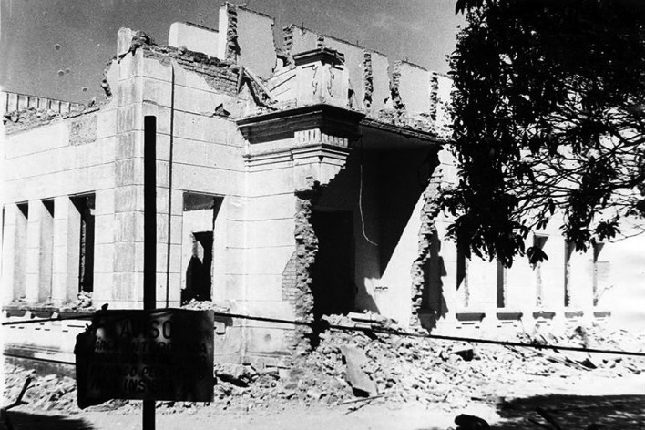 Hotel Francano demolido pelo Banco Itaú em 1981<br />Foto Maria Marta R. A. Silveira 