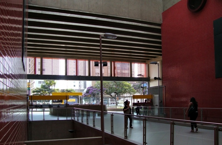 Sala de acesso, Metrô Paulista do Metrô de São Paulo<br />Foto Michel Gorski 