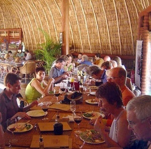 Grupo de holandeses no restaurante Oca do Tribo em Brasilia<br />Foto Paul Meurs 
