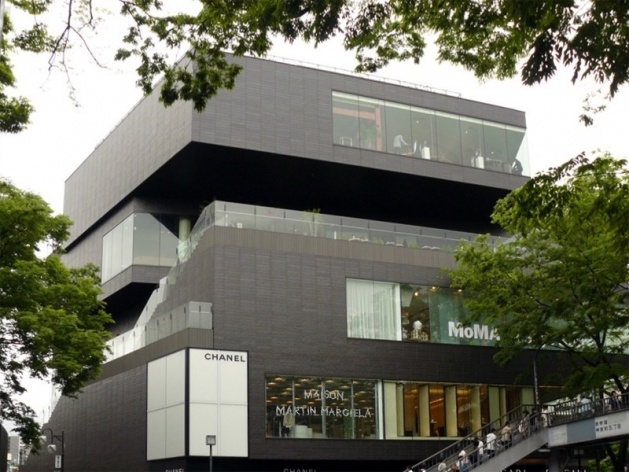 Edifício Gyre, rua Omotesando, Bairro de Ginza, Tóquio. Escritório MVRDV<br />Foto Flávio Coddou 
