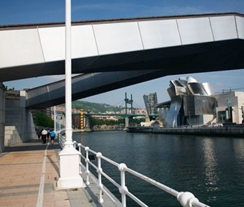 Museu Guggenheim de Bilbao. Arquiteto Frank Ghery<br />Foto Nelson Kon 
