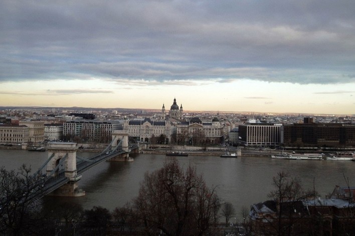 Vista panorâmica de Budapeste, com a Ponte das Correntes (Lánchíd) em primeiro plano<br />foto Lucas Gamonal Barra de Almeida 