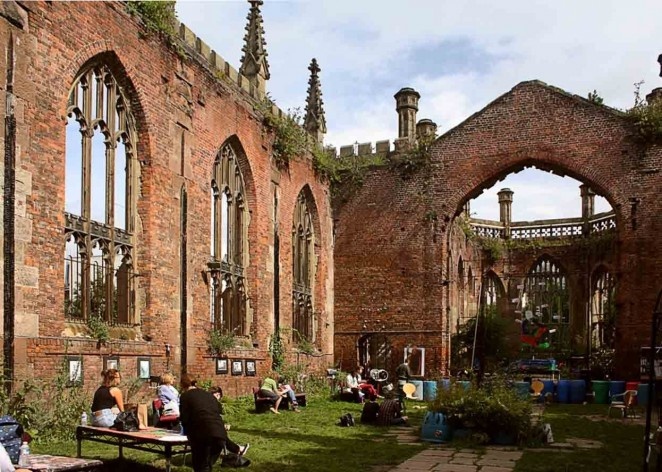 Evento na St. Luke´s Church ou Bombed Out Church, em Liverpool, Inglaterra<br />Foto Victor Sena 