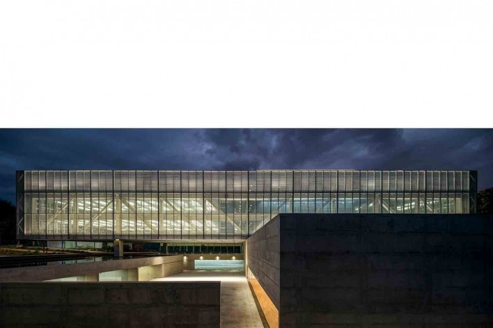 Nova sede da Confederação Nacional de Municípios – CNM, Brasília DF, 2016. Arquitetos Luís Eduardo Loiola e Maria Cristina Motta / Mira Arquitetos<br />Foto Leonardo Finotti 