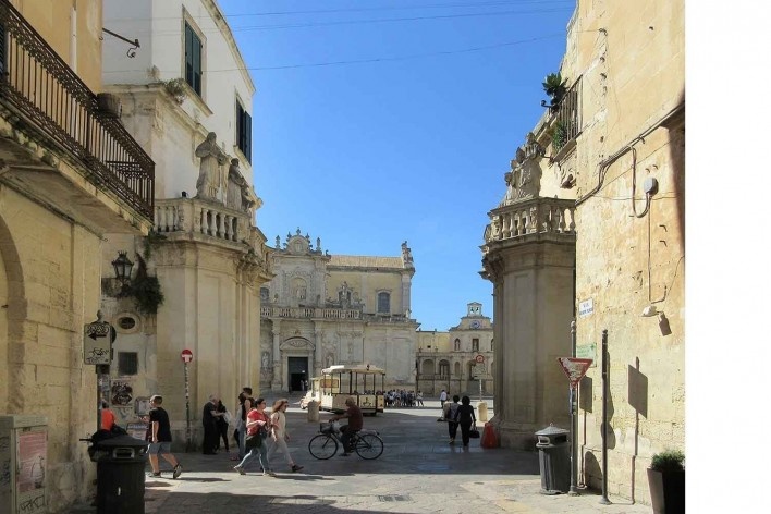 Portal de entrada da Piazza del Duomo, Lecce<br />Foto Victor Hugo Mori 
