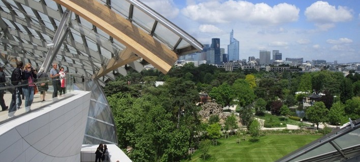 Fundação Louis Vuitton, Paris, arquiteto Frank Gehry<br />Fotomontagem Victor Hugo Mori, 2015 