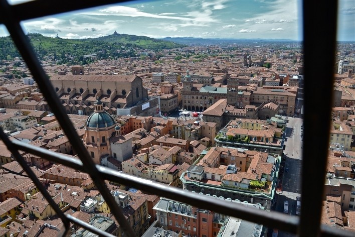 Historical Centre of Bologna, panorama from Torre Asinelle with monumental urban insertion of Basilica di San Petronio<br />Foto Fabio Jose Martins de Lima 