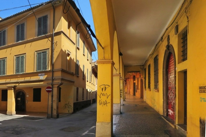 Via Francesco Acri, bairro de São Leonardo, Bolonha, Itália<br />Foto Victor Hugo Mori 