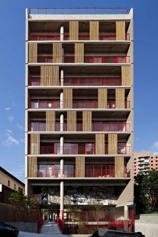Edifício habitacional na Rua Simpatia. GrupoSP<br />Foto Nelson Kon 