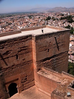 Alcazaba, em primeiro plano, e a cidade de Granada ao fundo<br />Foto Ricardo Medrano 