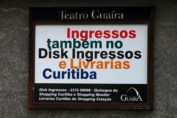 Placa de informação do Teatro Guaíra<br />foto Lygia Nery 
