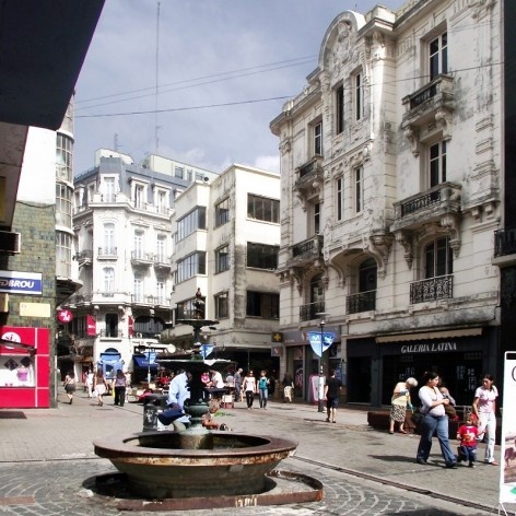 Montevidéu, vista de chafariz nos calçadões do centro histórico<br />Foto Atalie Rodrigues Alves 