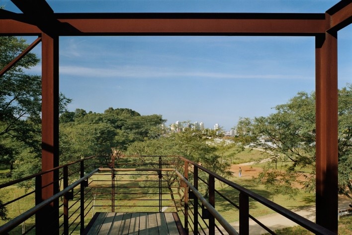 Aflalo & Gasperini Arquitetos e Rosa Grena Kliass Arquitetura Paisagismo. Parque da Juventude, São Paulo, 2007<br />Foto Nelson Kon 