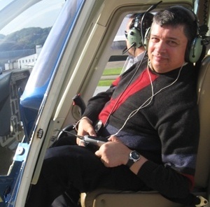 Geraldo Nunes no helicóptero<br />Foto João Paulo  [Revista Asas]