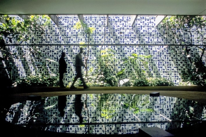 Athos Bulcão, “Ventania”, painel de azulejos, 1971, Salão Verde, Câmara dos Deputados, Congresso Nacional, Brasília<br />Foto Salomon Cytrynowicz 