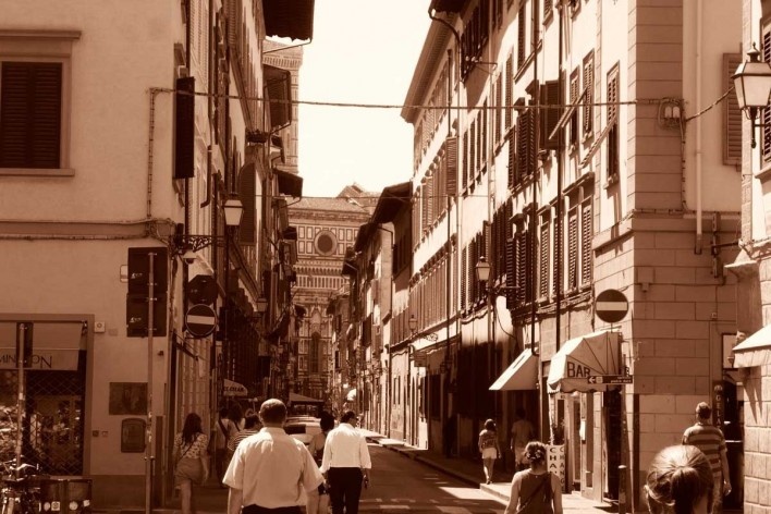 Típica rua de Florença, nos arredores do Duomo. Florença, Itália. Agosto/2010<br />Foto Francisco Alves 