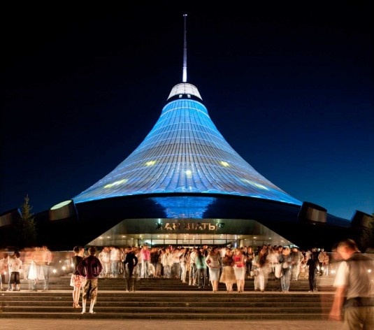 “The Khan Shatyr Entertainment Centre”, Astana, Kazakhstan, 2006–2010. Foster+Partners<br />Photo by Nigel Young 